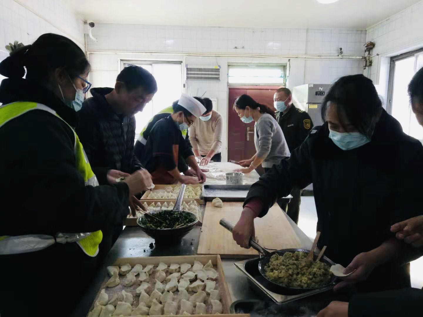 集團(tuán)公司各單位開展“”冬至包餃子“活動(dòng)”
