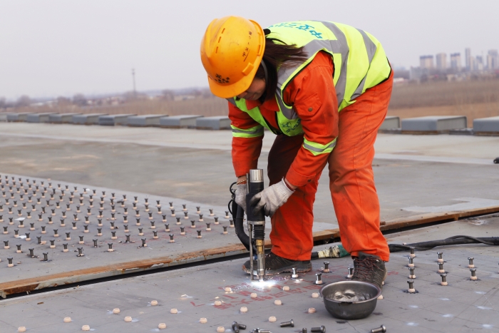 2、京雄高速白溝河特大橋栓釘焊接