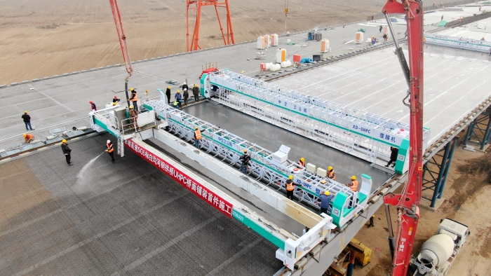 5、京雄高速白溝河特大橋UHPC橋面鋪裝首件施工