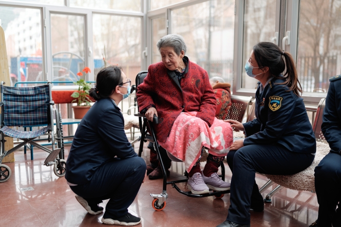 河北高速承德分公司聽老黨員講革命故事