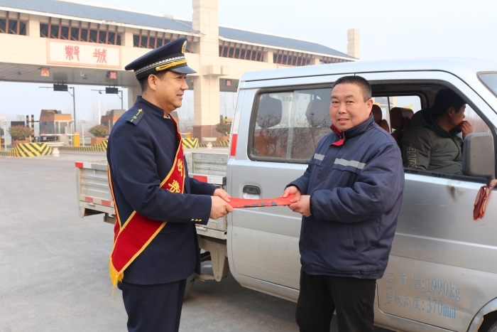 2024-2-4鄴城站春節(jié)前開展“迎新春·寫對聯(lián)·送祝福”活動，作者：張晶玉  (1)