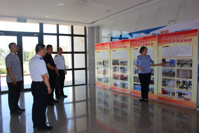 集團公司督導檢查石家莊東站標準式規(guī)范式收費站建設(shè)暨標桿收費站創(chuàng)建工作 (2)