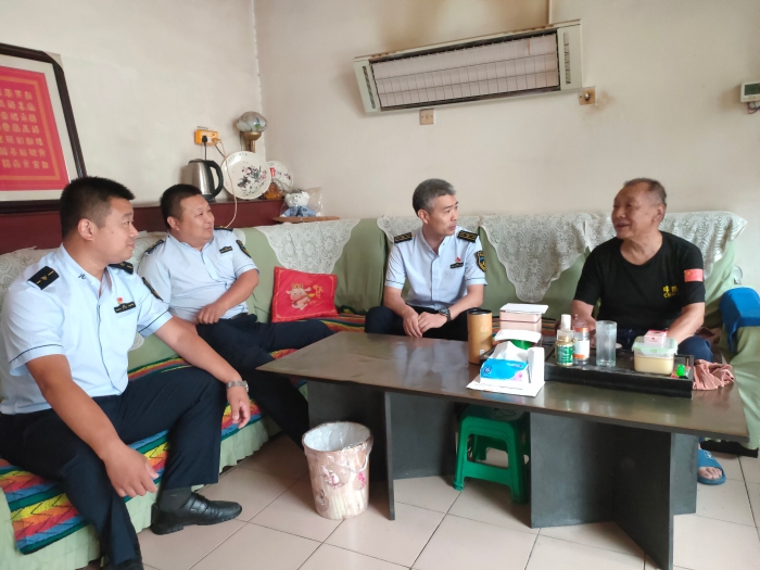 2024-7-2鄴城收費(fèi)站黨支部：主題黨日走出站區(qū) 走進(jìn)磁縣老黨員家中聆聽“紅色故事會(huì)”，作者：張晶玉