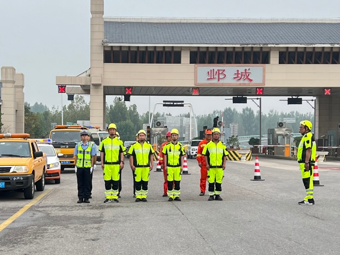 2024-9-27石安分公司開(kāi)展節(jié)前“路警聯(lián)動(dòng)”保通保暢應(yīng)急演練