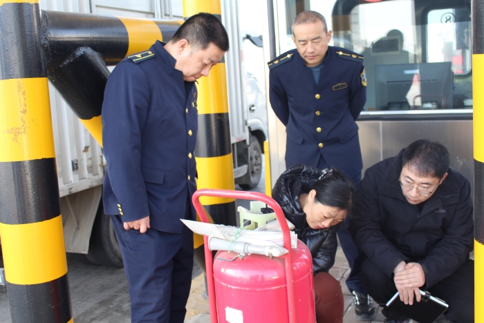 分公司到石家莊東站開展安全生產(chǎn)標(biāo)準(zhǔn)化年度復(fù)審工作 (2)