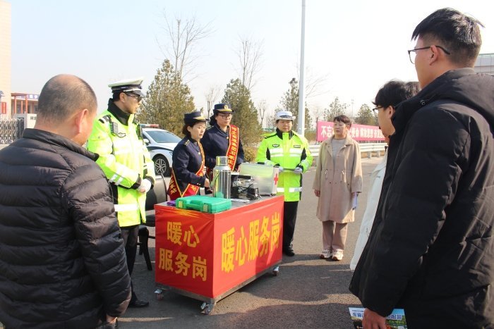 弘揚(yáng)雷鋒精神，傳遞溫暖力量 (3)