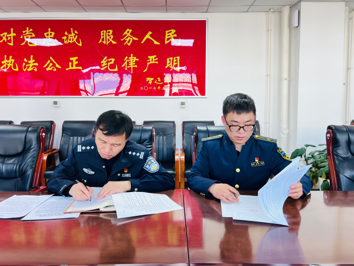 FEA022ECF555E2F39223656493096257