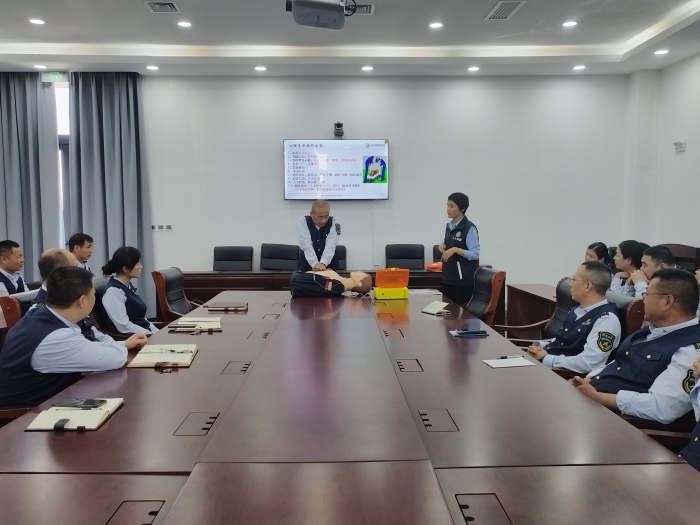 2025-5-12 石家莊東收費(fèi)站開(kāi)展“5·12全國(guó)防災(zāi)減災(zāi)日”職業(yè)健康專題培訓(xùn)1