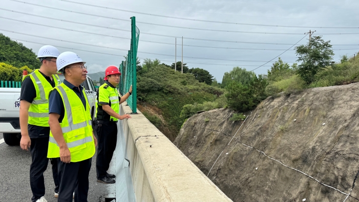 C:\Users\Administrator\Desktop\京哈北線分公司全力奮戰(zhàn)強(qiáng)降雨 筑牢道路安全防線\4