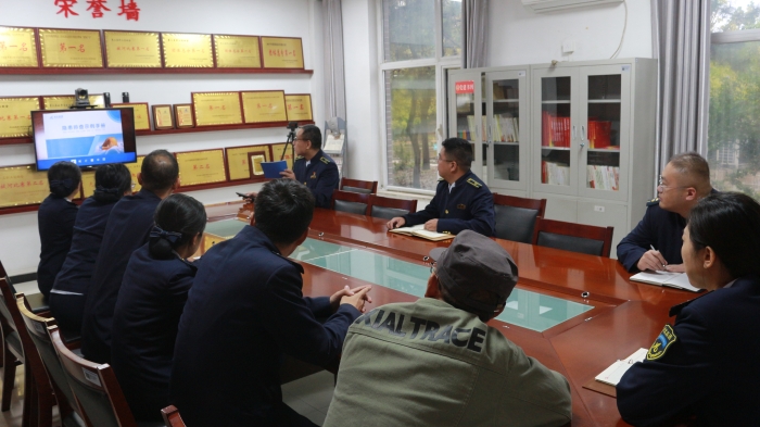 D:\李樂\宣傳\已發(fā)\東新莊收費(fèi)站：學(xué)習(xí)隱患排查手冊 筑牢站區(qū)安全防線\IMG_6259