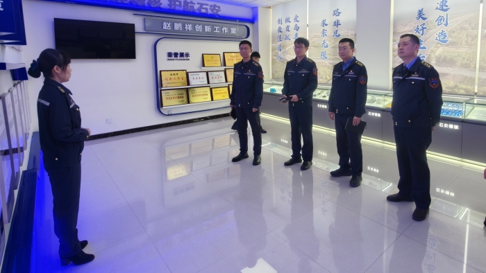 D:\內(nèi)業(yè)綜合崗\14.宣傳工作\稿件\2025年\2025.10-2025.12\20251031京哈北線分公司赴石安分公司進(jìn)行學(xué)習(xí)交流\創(chuàng)新工作室