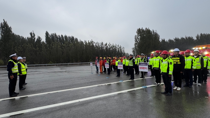 C:\Users\Administrator\Desktop\京哈北線分公司組織開展2025年道路除雪保暢演練筑牢冬季出行安全防線\3 (1)