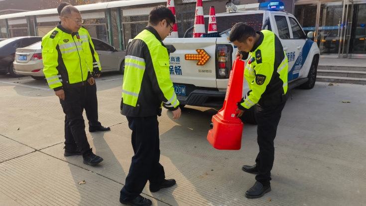 C:\Users\Administrator\Desktop\京哈北線分公司指揮調(diào)度中心黨支部：“黨建引領(lǐng)聚合力 車輛裝備大檢查”筑牢安全防線\111