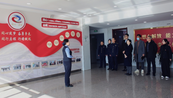 2025-11-18 青銀分公司、物流有限公司到石家莊東收費(fèi)站參觀交流黨建工作 (2)