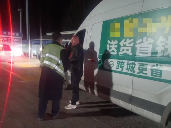 暖心相助迷途司機 溫情服務點亮出行路