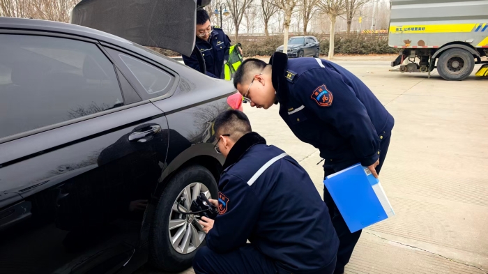 D:\內(nèi)業(yè)綜合崗\14.宣傳工作\稿件\2026年\202601-202603\20260210京哈北線分公司稽核管理中心繃緊弦、查隱患 抓實春節(jié)前安全保障\車輛檢查