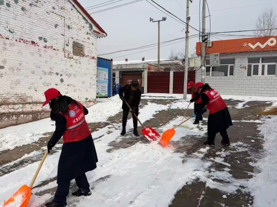 雪中送暖踐初心 志愿微光映鄉(xiāng)村